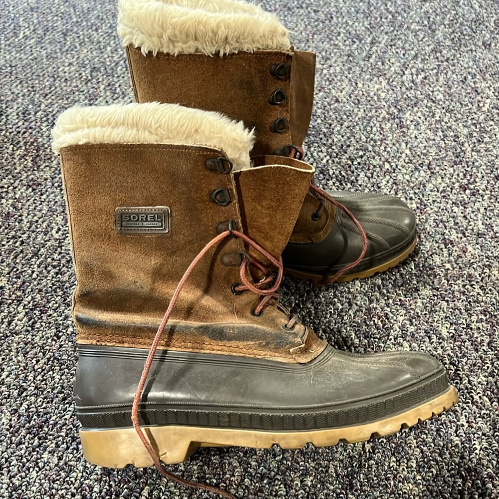 Sorel snow boots. Size 8
